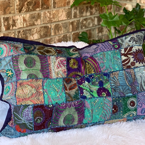 Vintage Style Embroidered Decorative Pillow Cover - Picture 2 of 7